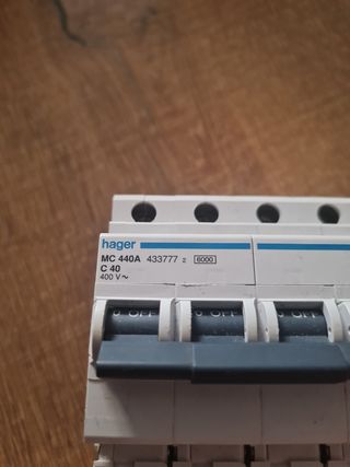 Interruptor magnetotérmico Hager MC440A 4 polos