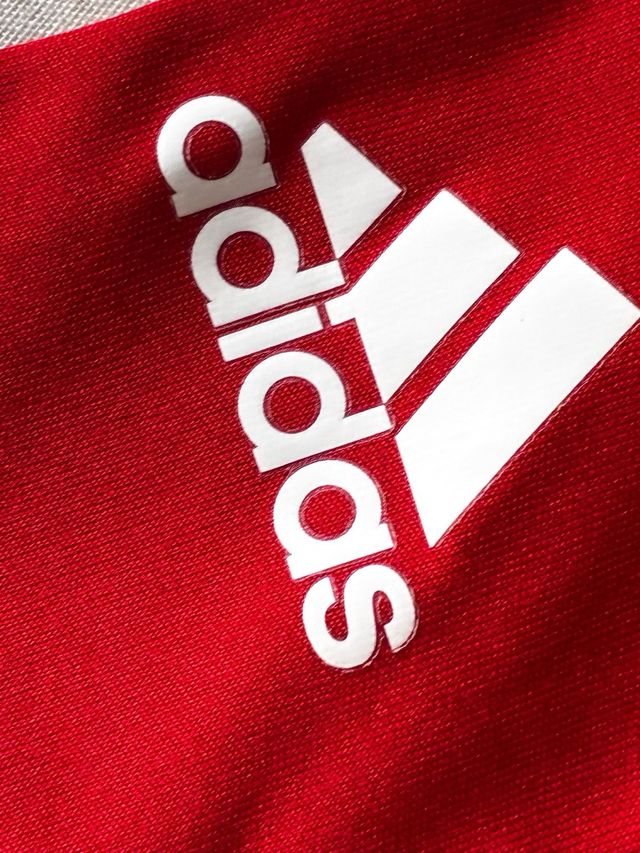 Pantalones Adidas - Negro c/Rayas y Camiseta