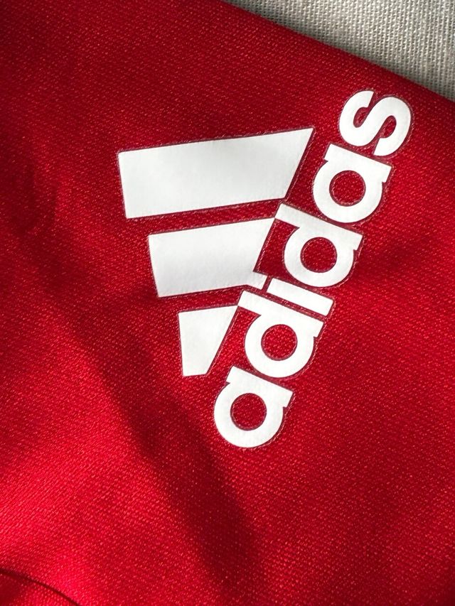 Pantalones Adidas - Negro c/Rayas y Camiseta