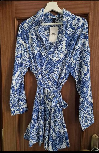 Vestido azul y blanco estampado