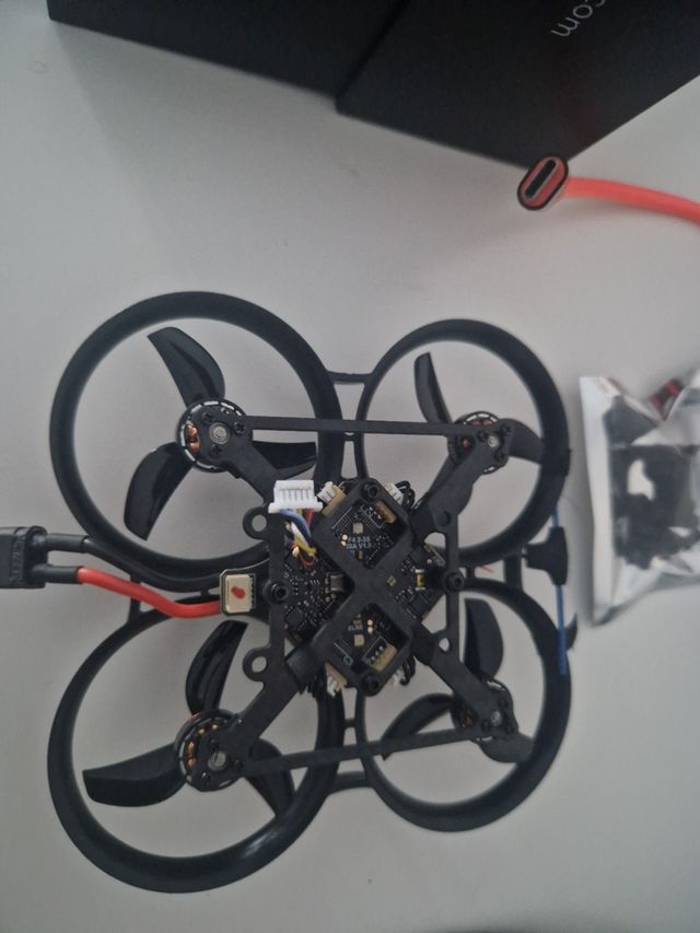 Vendo un dron whoop BETAFPV Pavo.