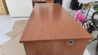 Mesa escritorio con cajones