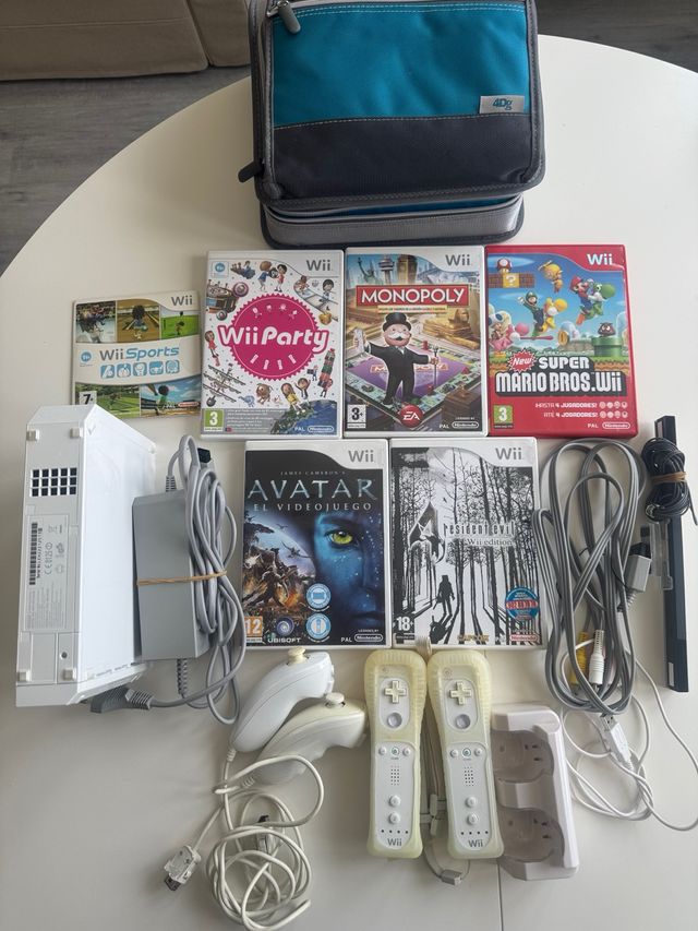 Wii blanca + 6 juegos+funda+cargador de mandos.