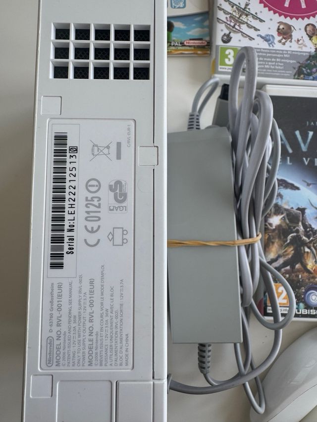 Wii blanca + 6 juegos+funda+cargador de mandos.