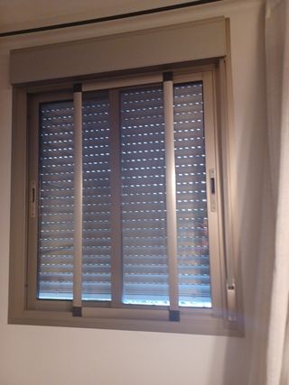 Ventana aluminio c/ persianas