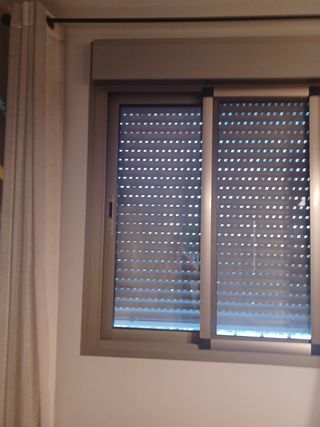 Ventana aluminio c/ persianas