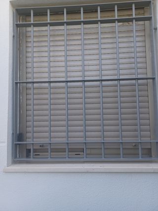 Ventana aluminio c/ persianas
