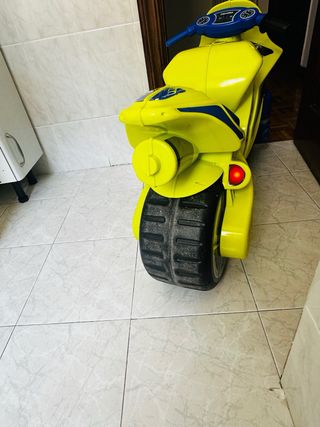 Moto correpasillos infantil – Amarillo y azul