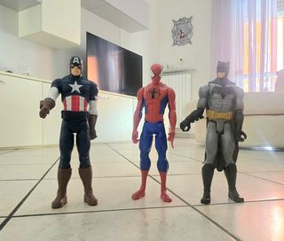 Action figures: Spiderman, Batman, Capitan America
