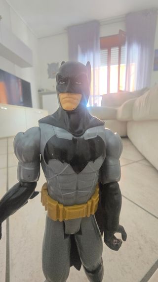 Action figures: Spiderman, Batman, Capitan America