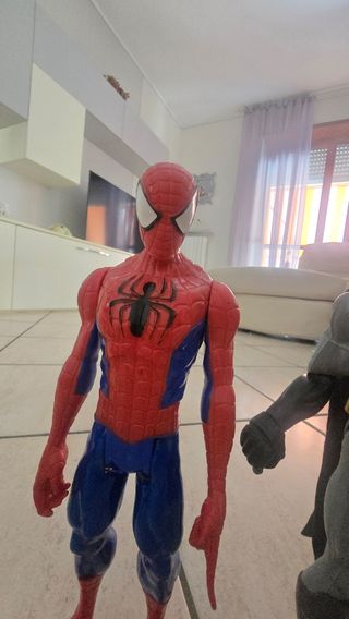 Action figures: Spiderman, Batman, Capitan America