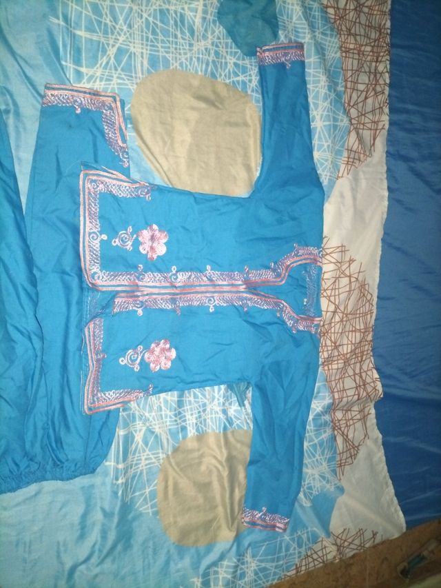 Chilaba con pantalón para niña - Azul bordada