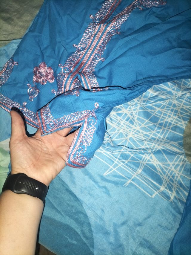 Chilaba con pantalón para niña - Azul bordada