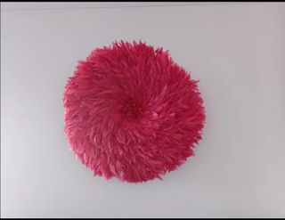 Adorno pared, plumas.  80 cm diámetro.
