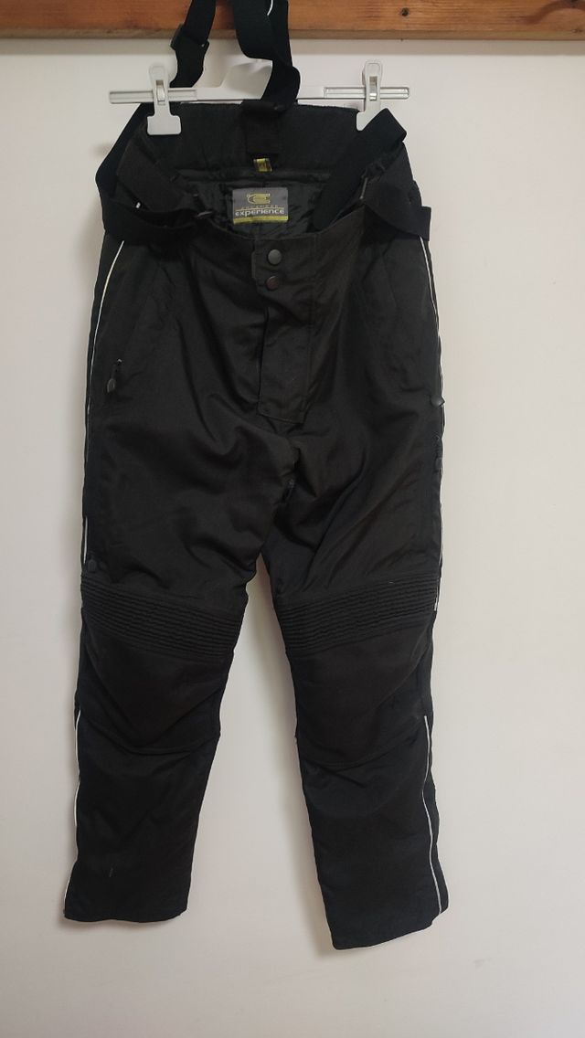 Chaqueta y pantalón para moto.