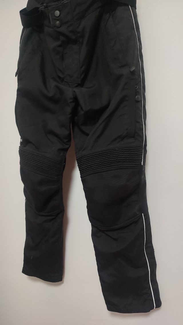 Chaqueta y pantalón para moto.