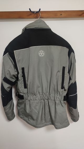 Chaqueta y pantalón para moto.