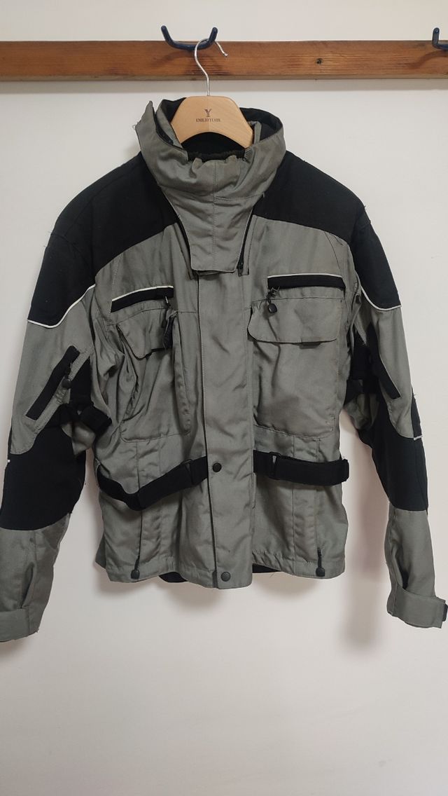 Chaqueta y pantalón para moto.