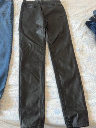 Pantalones negros pitillo