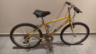 Bicicleta montaña amarilla