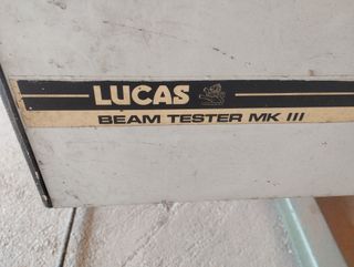 Alineador o regulador de faros