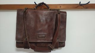 Bolso bandolera cuero marrón CrishenCompany.
