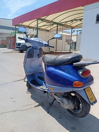 Piaggio Vespa 50cc - Scooter Azul