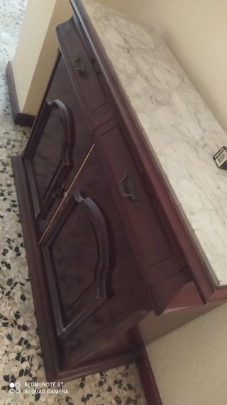 Zapatera antigua de madera y mármol