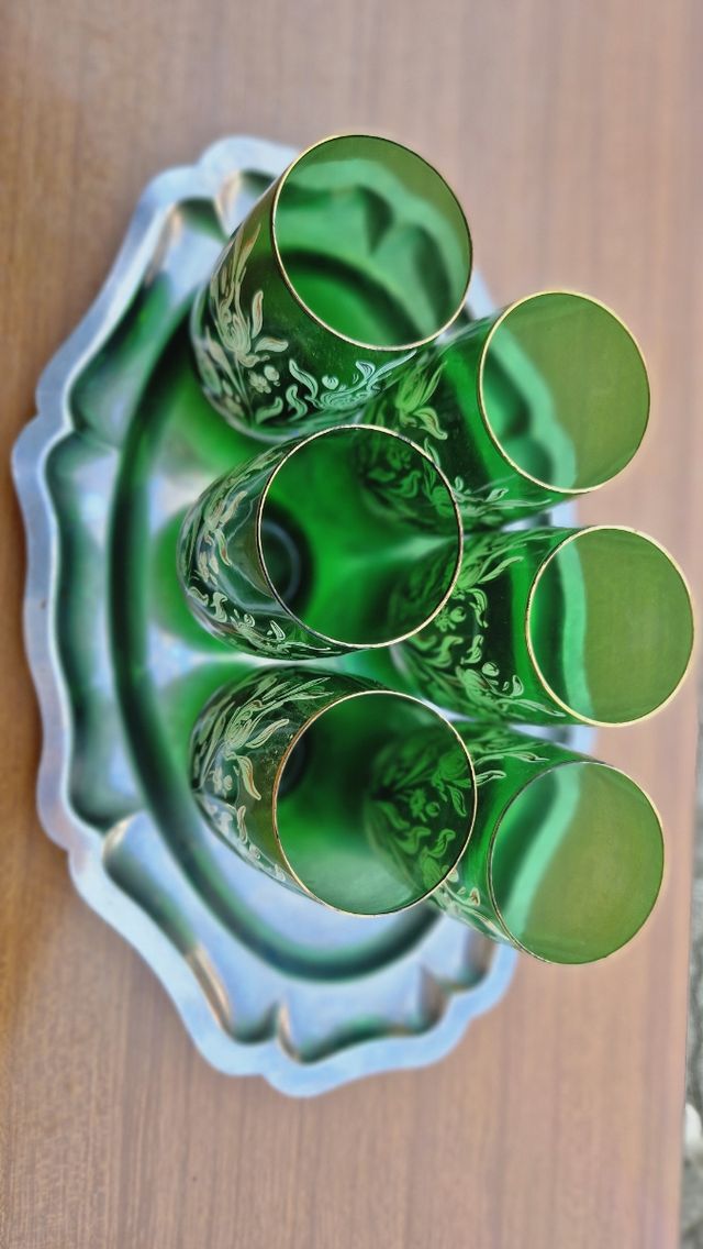 Bicchieri vetro verdi decorati