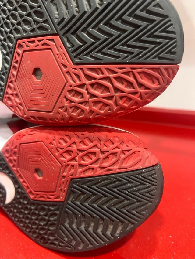 Zapatillas NIKE Zoom rojas.