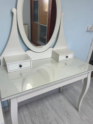 Tocador con espejo Ikea Hemnes
