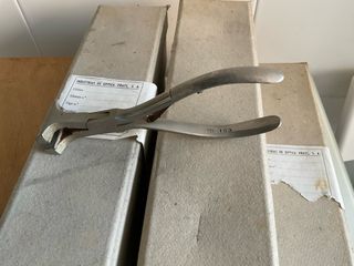 Pinzas de una óptica antigua