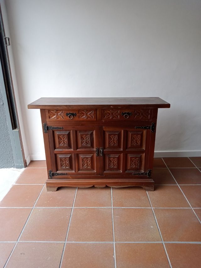 Taquillón madera tallado