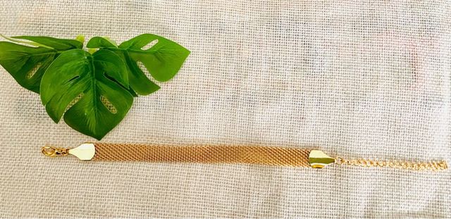 PULSERA DORADA DE BISUTERIA MODELO MALLA