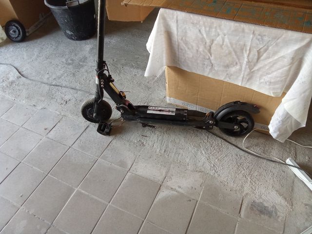 Kugoo Monopattino elettrico + batteria+caricabatte