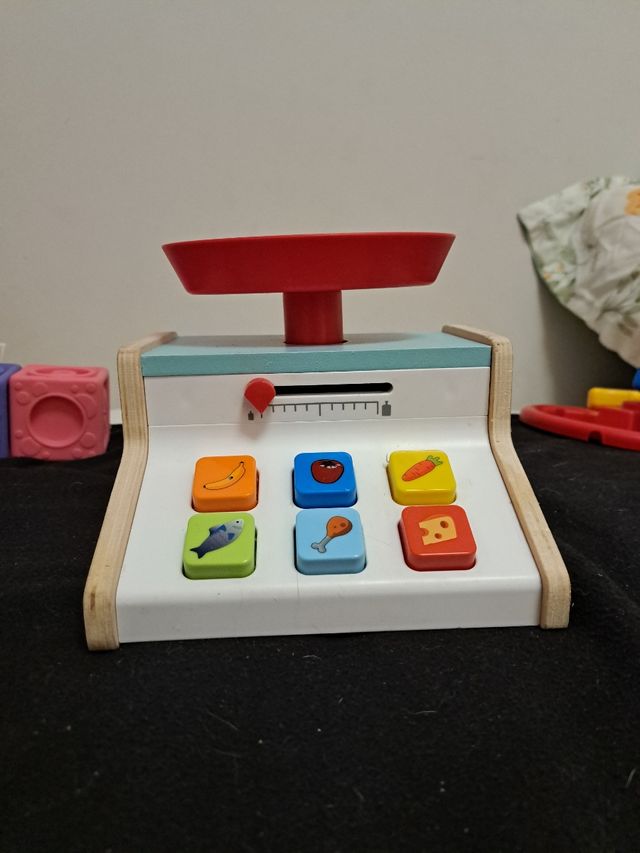 Balanza de madera infantil