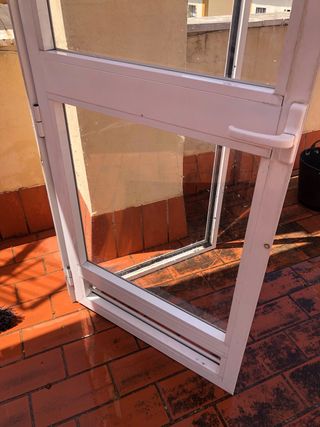Puerta aluminio blanca 
