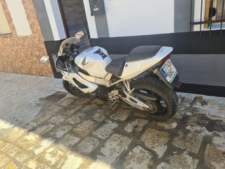 Honda CBR 929 blanca