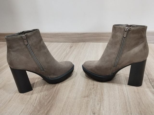 Botines de plataforma efecto ante beige