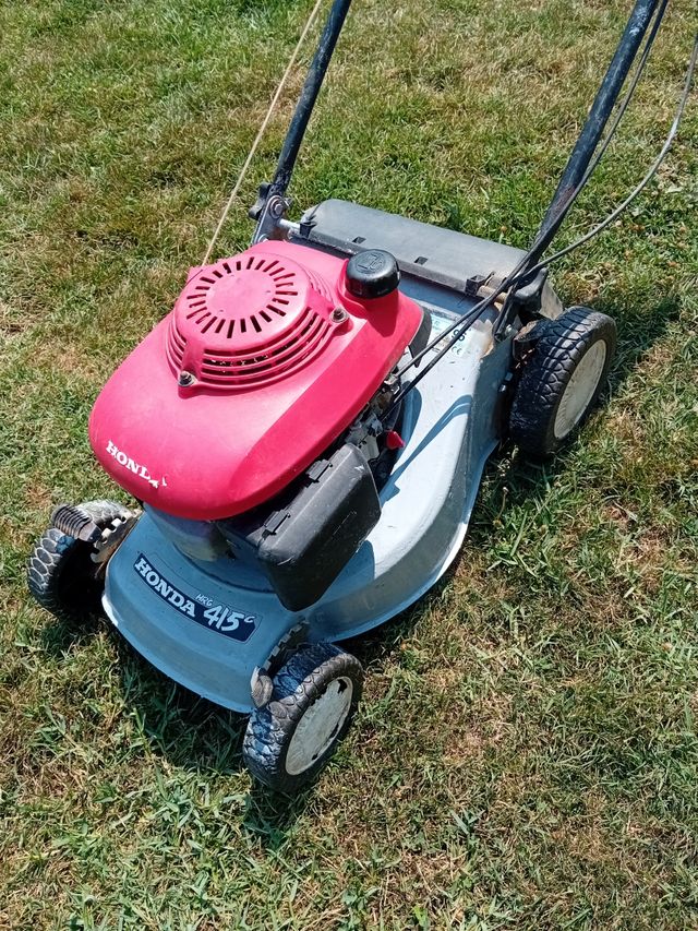 Cortacésped Honda HRG 415c funciona perfectamente