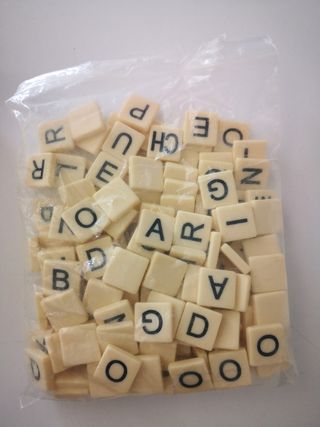 Juego de mesa Bananagrams.