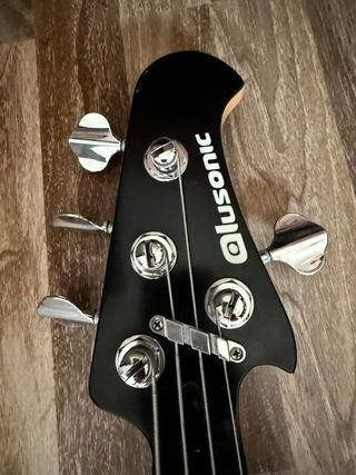 Bajo eléctrico Alusonic.