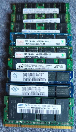 Lote de 8 módulos RAM 2GB + una 4GB.