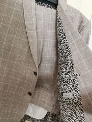 Traje completo 
Isaac Dewhirst gris/beige 