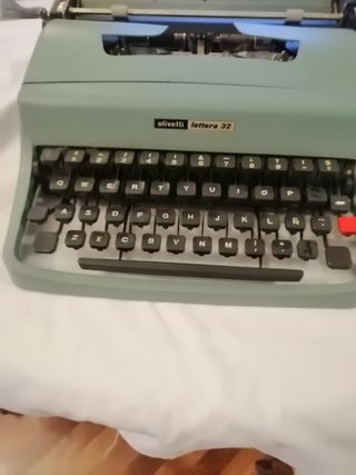 Olivetti Lettera32: Máquina de escribir