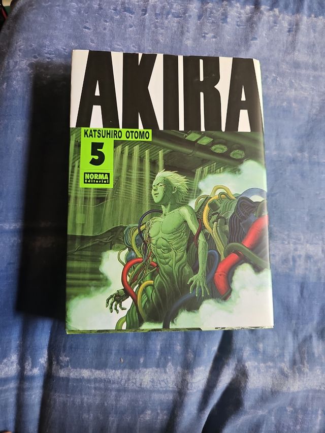 AKIRA B/N 05: AKIRA BLANCO Y NEGRO 05