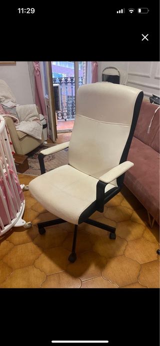 Silla giratorias de oficina blanca