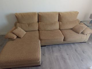 Sofá chaise longue beige
