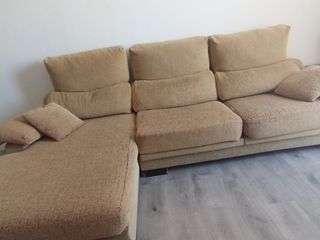 Sofá chaise longue beige
