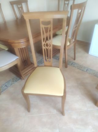 Mesa  extensible de comedor + 6 sillas madera